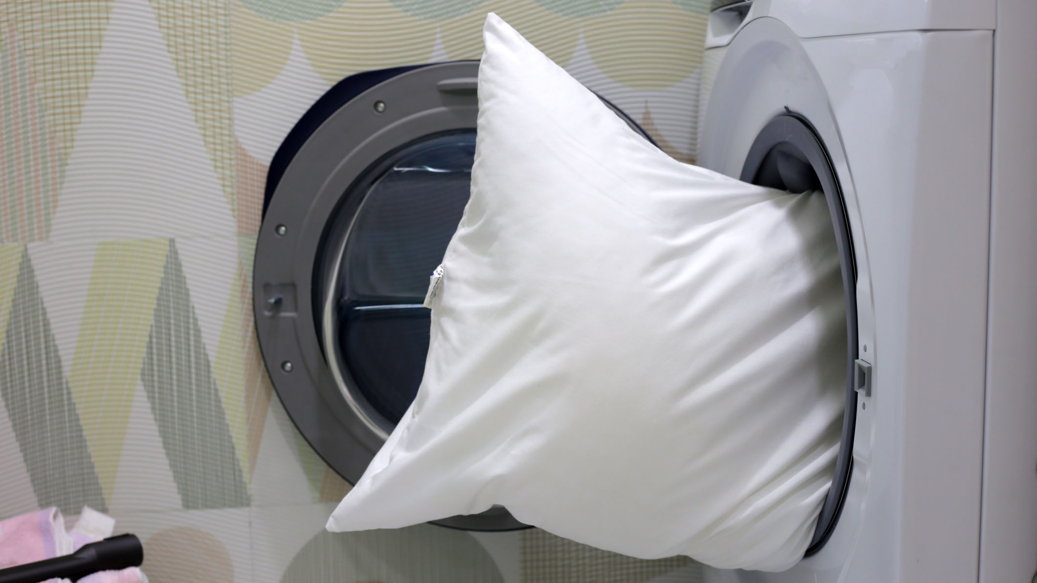 How to Safely Wash Your Pillows in the Washing Machine