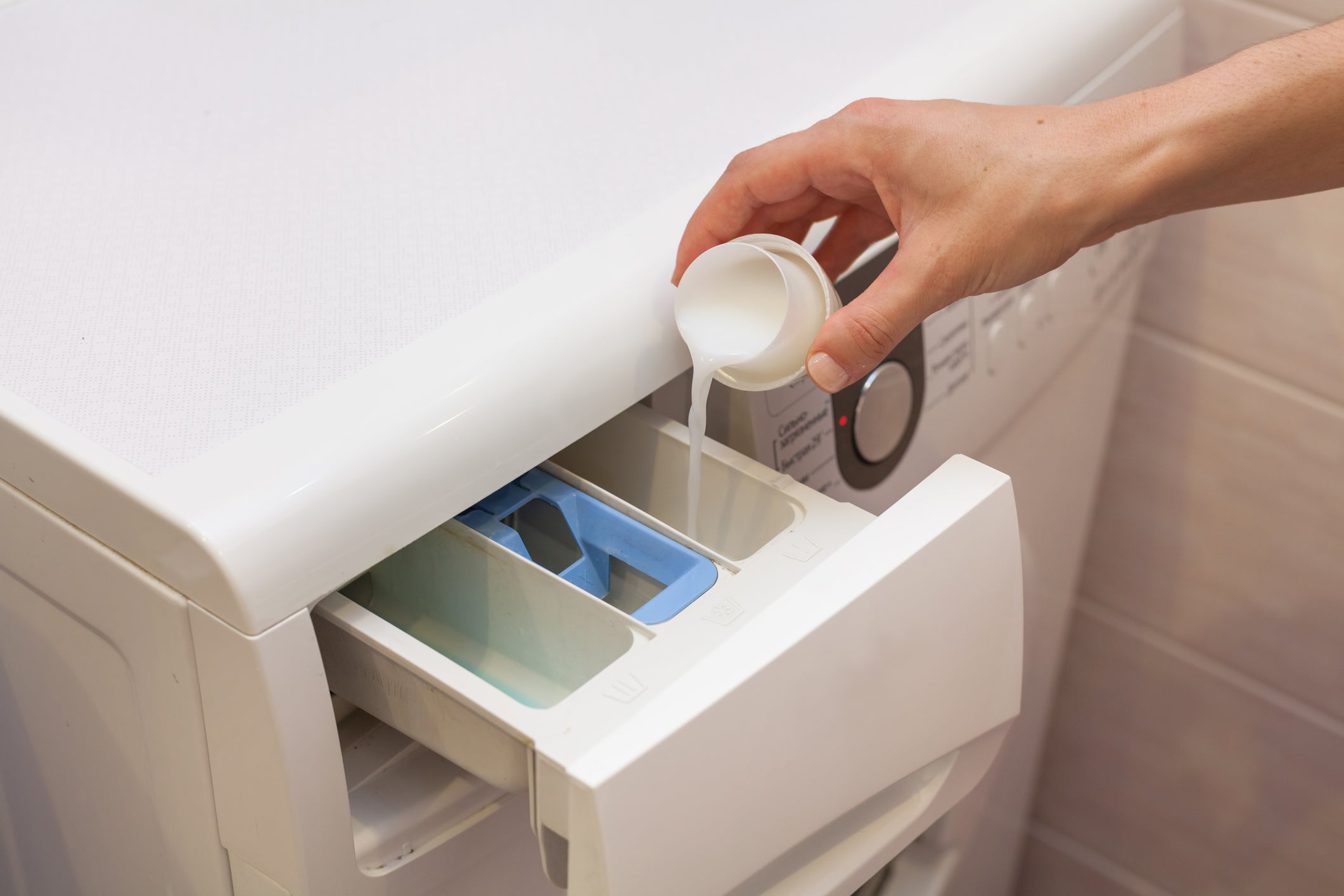 Step-by-Step Guide to Using Bleach in Your Washing Machine